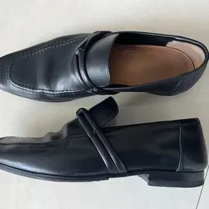 Gucci black leather loafers  men\'s size 9B 9.5US Gucci | Shoes | Gucci Black Leather Loafers Mens Size 9b  main image 2